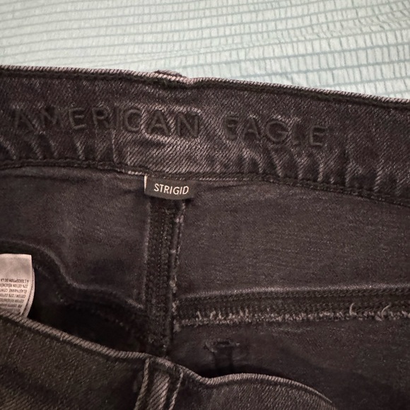 AE Strigid Low-Rise Baggy Barrel Jean
Washed Black 
Size 8 Short - Picture 5 of 5